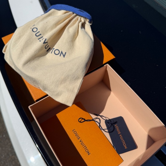 Louis Vuitton Reversible Damier Ebene Belt - Picture 4 of 6